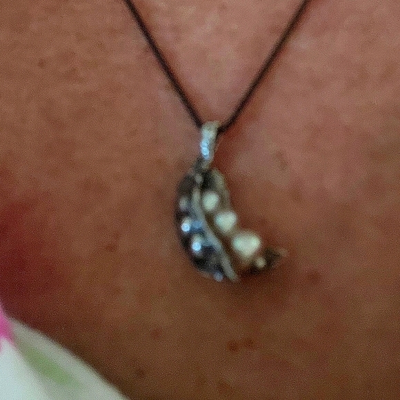 NWT Pea Pod Pendant pesrls&Silver. Handmade. Rhodium plated to avoid varnish - Picture 9 of 9